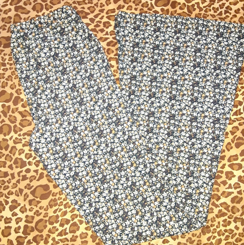 STRETCHY FLORAL FLARES